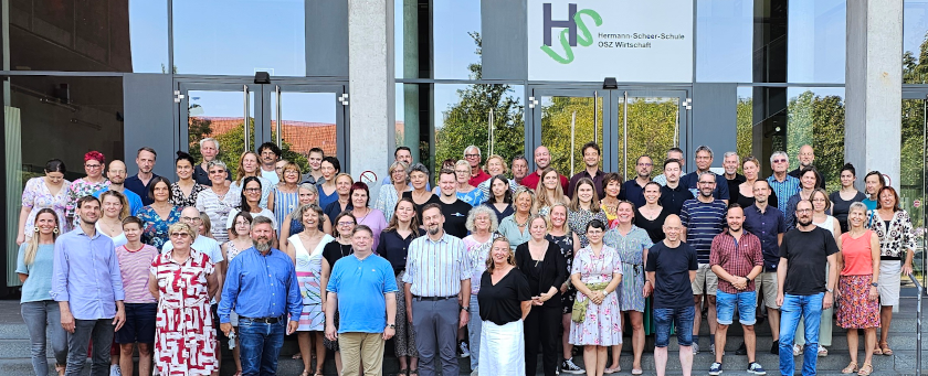 Das Kollegium der Hermann-Scheer-Schule im August 2020